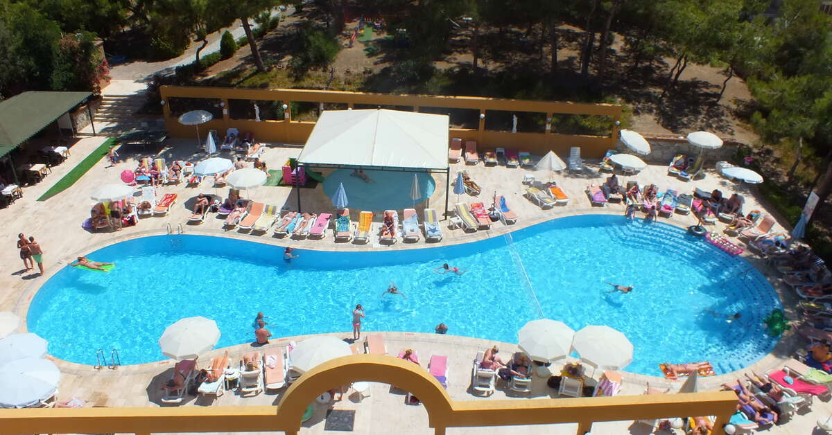 Ein Foto vom Pool im Tuntas Family Suites Kusadasi