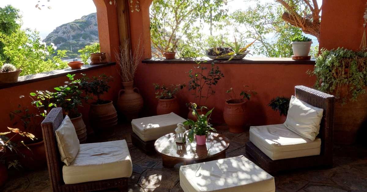 Een foto van het terras bij Cretan Village Hotel
