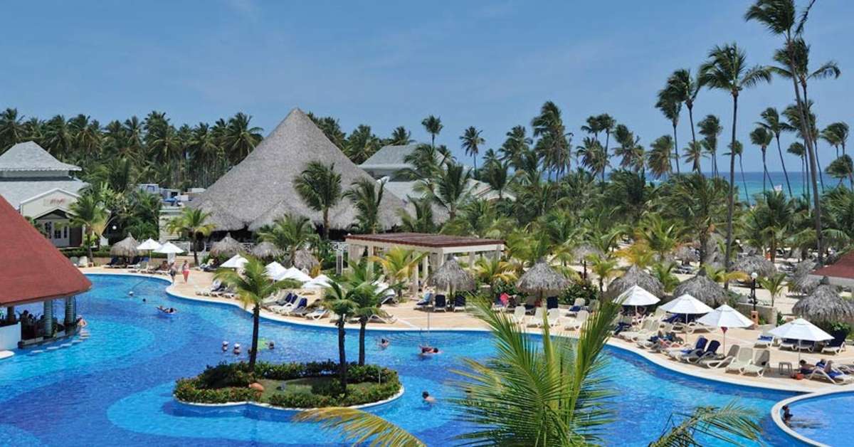 Een foto van het zwembad bij Grand Bahia Principe Bavaro