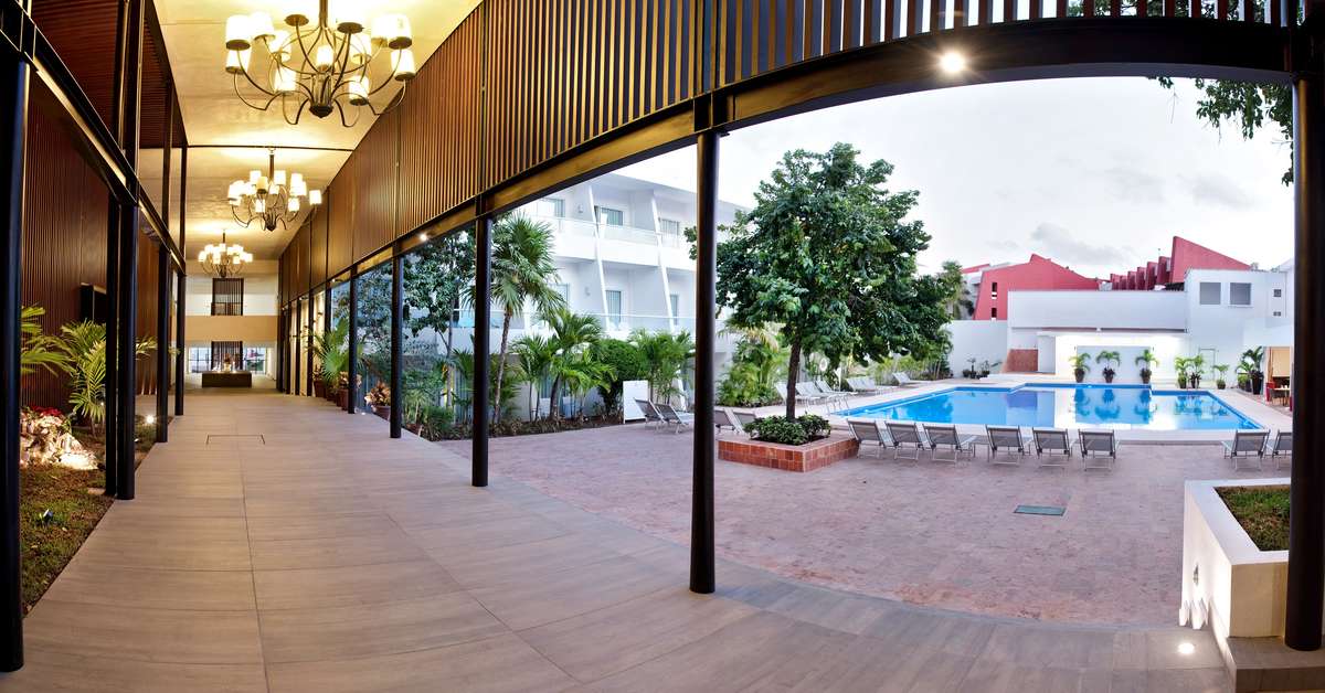 Een foto van het zwembad bij Cancun Bay Resort