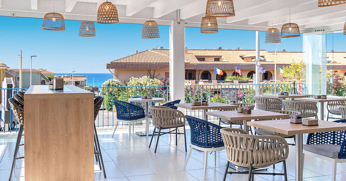 Een foto van het terras bij Hotel Blumarea