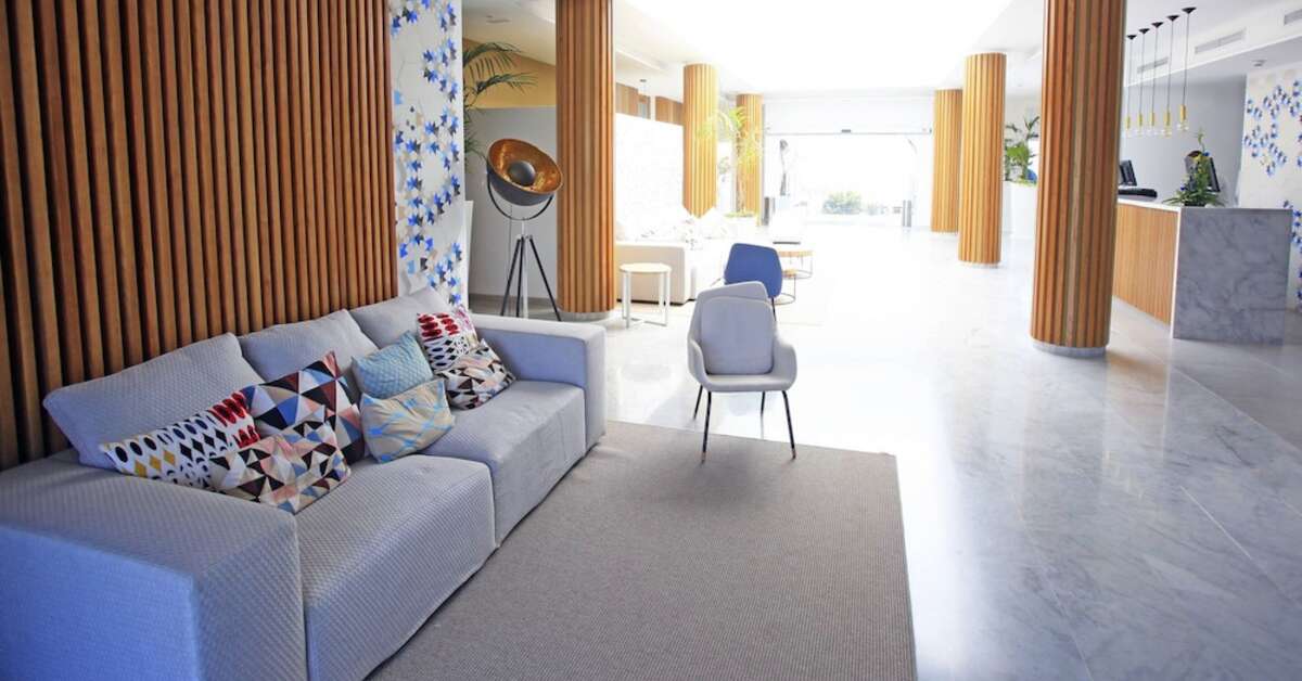Een foto van het interieur van Blue Sea Alyssa Suite Hotel