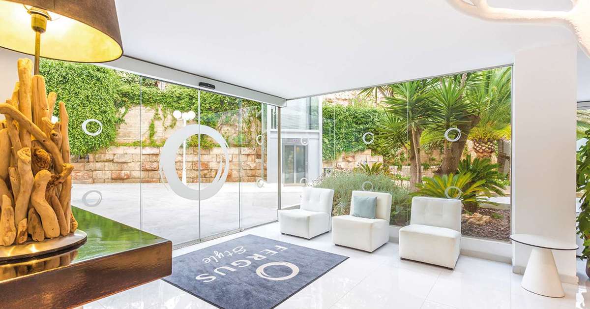 Ein Foto Fergus Style Cala Blanca Suites