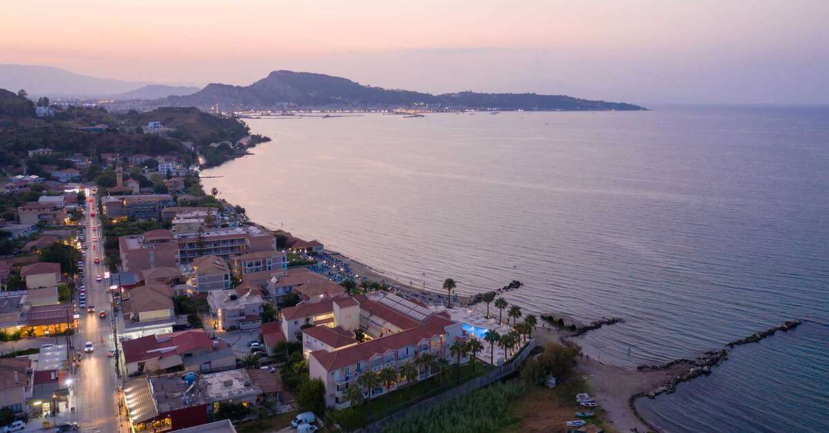 Een foto van de buitenkant van Xenos Kamara Beach Aparthotel