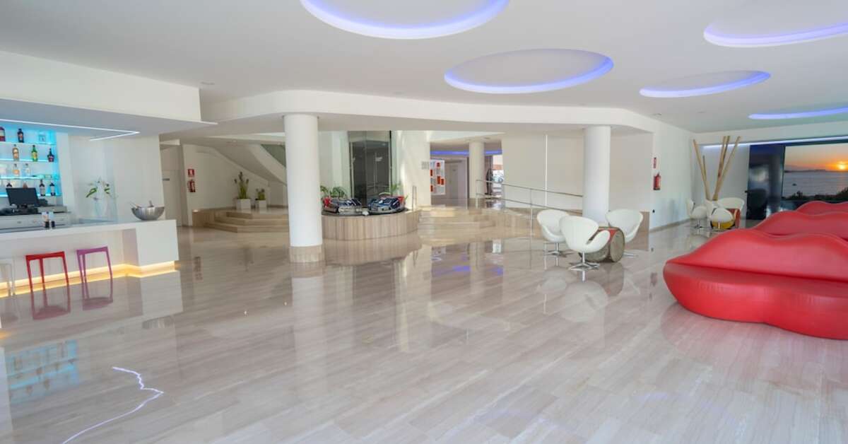 Een foto van het interieur van THB Ocean Beach