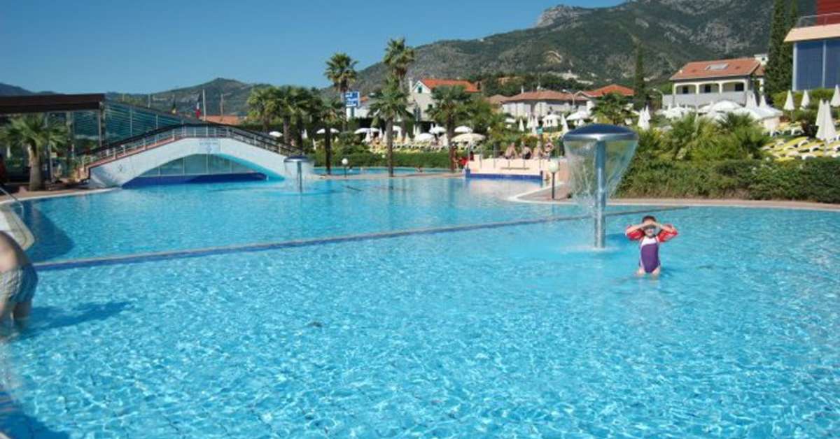 Een foto van het zwembad bij Vakantiepark Loano 2 Village