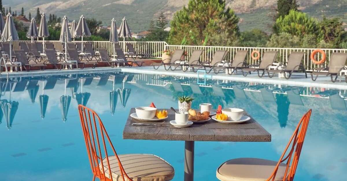 Een foto van het zwembad bij Koukounaria Hotel & Suites
