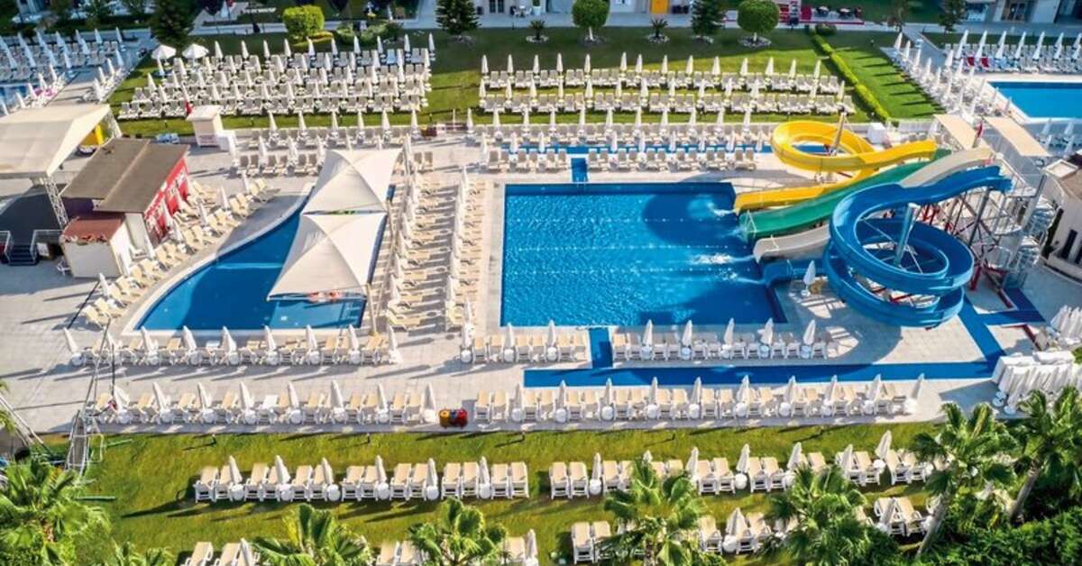 Een foto van het zwembad bij Grand Park Lara