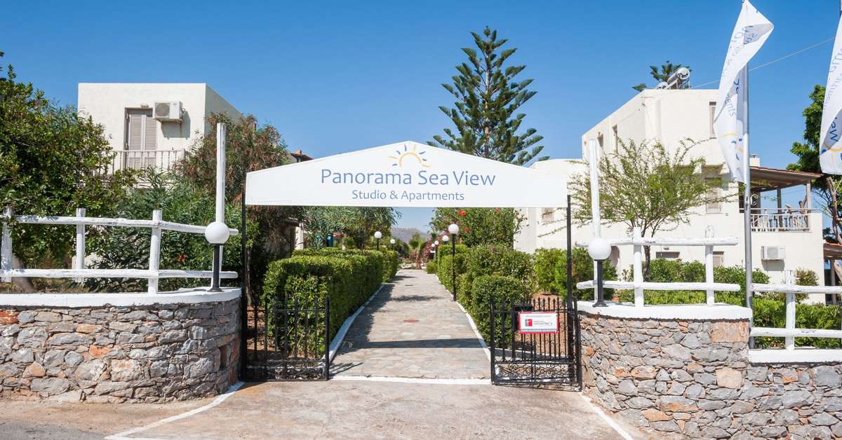 Een foto van de buitenkant van Panorama Seaview Appartementen