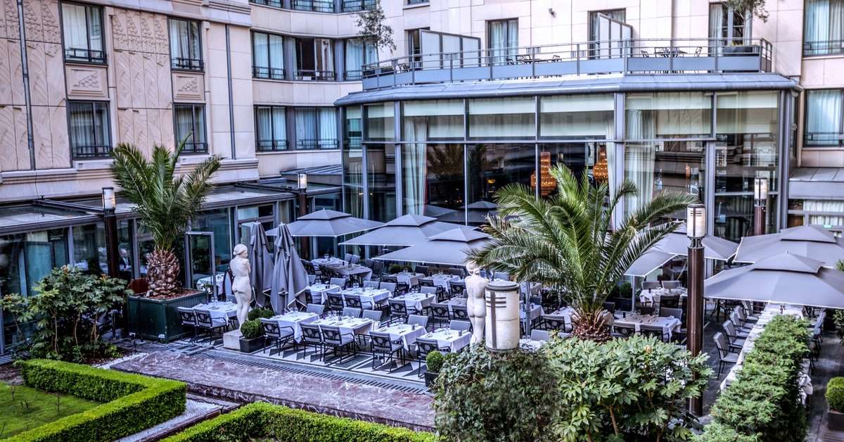 Een foto van het terras bij Hotel du Collectionneur