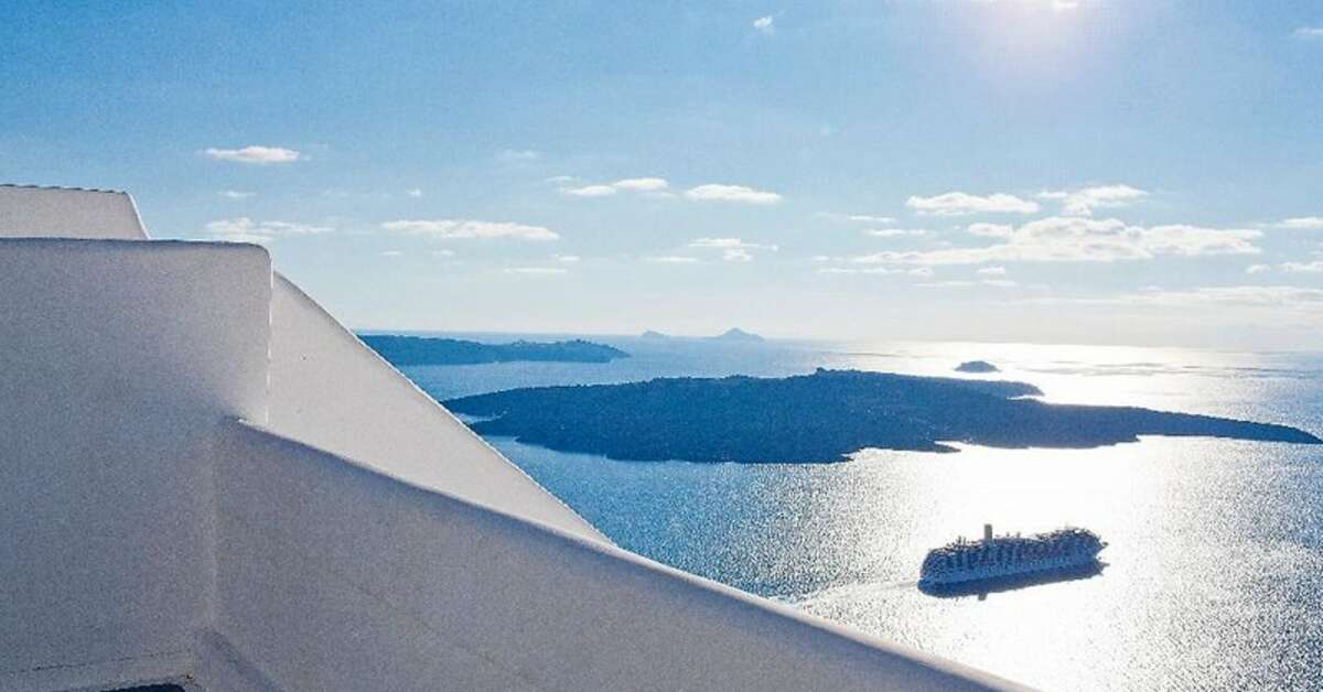 Een foto van de buitenkant van Cliff Side Suites Hotel