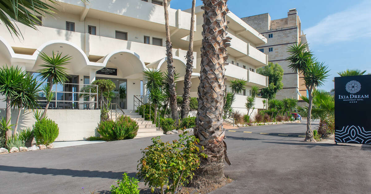 Ein Foto von der Außenansicht des Ixia Dream Beachfront Hotel