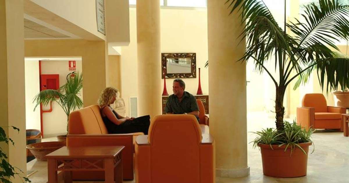 Een foto van het interieur van Hotel Na Forana