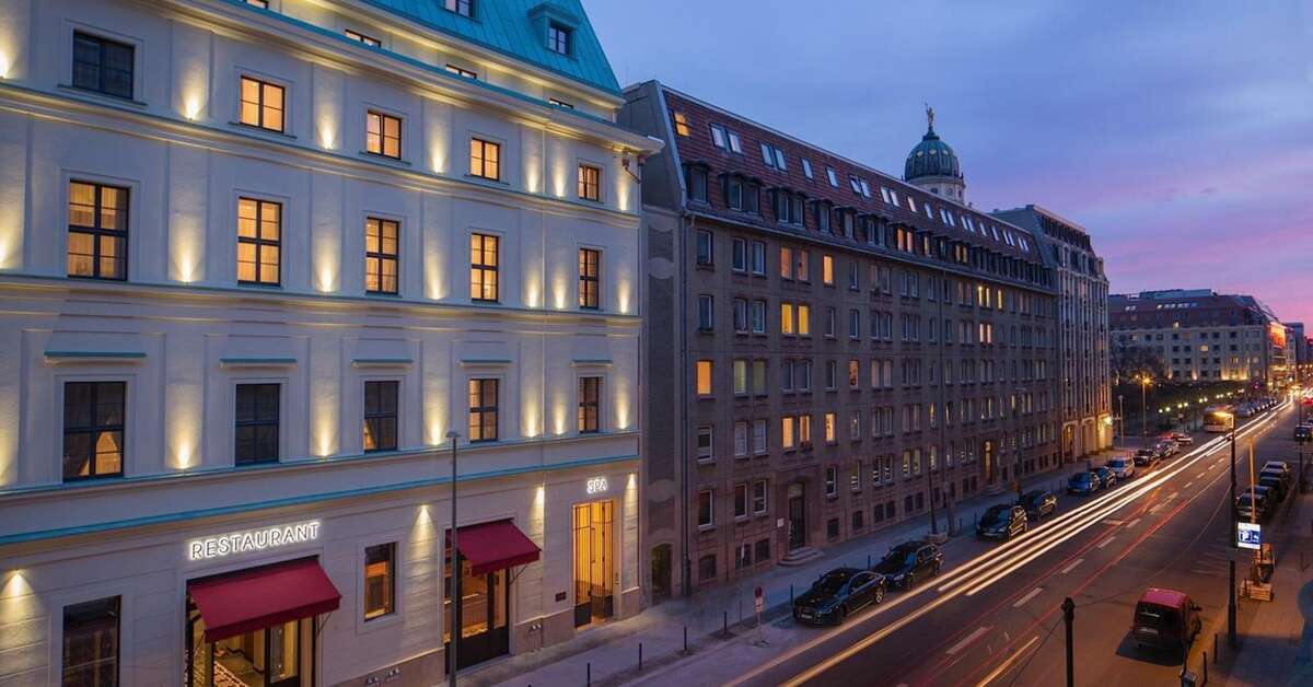 Een foto van de buitenkant van Titanic Gendarmenmarkt Berlin