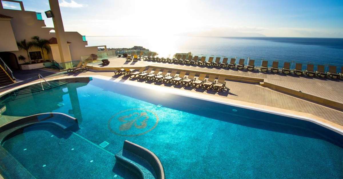 Een foto van het zwembad bij Royal Sun Resort