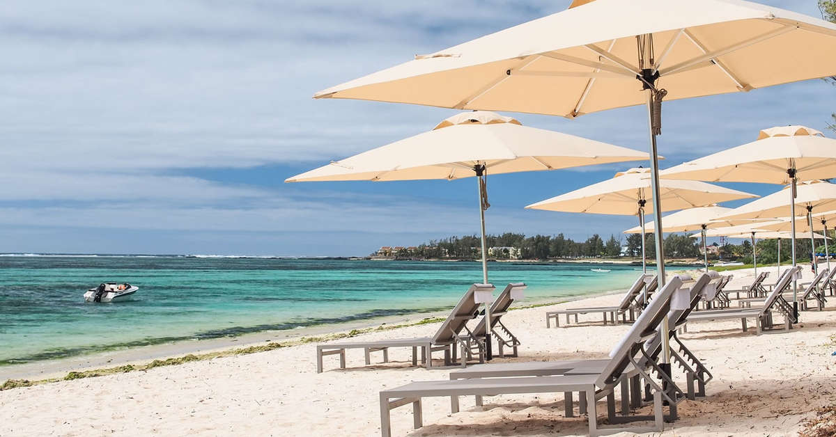Een foto van het strand bij Crystals Beach Resort Belle Mare