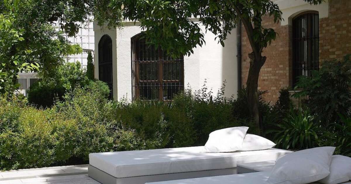 Ein Foto von der Terrasse im Hospes Palacio de los Patos