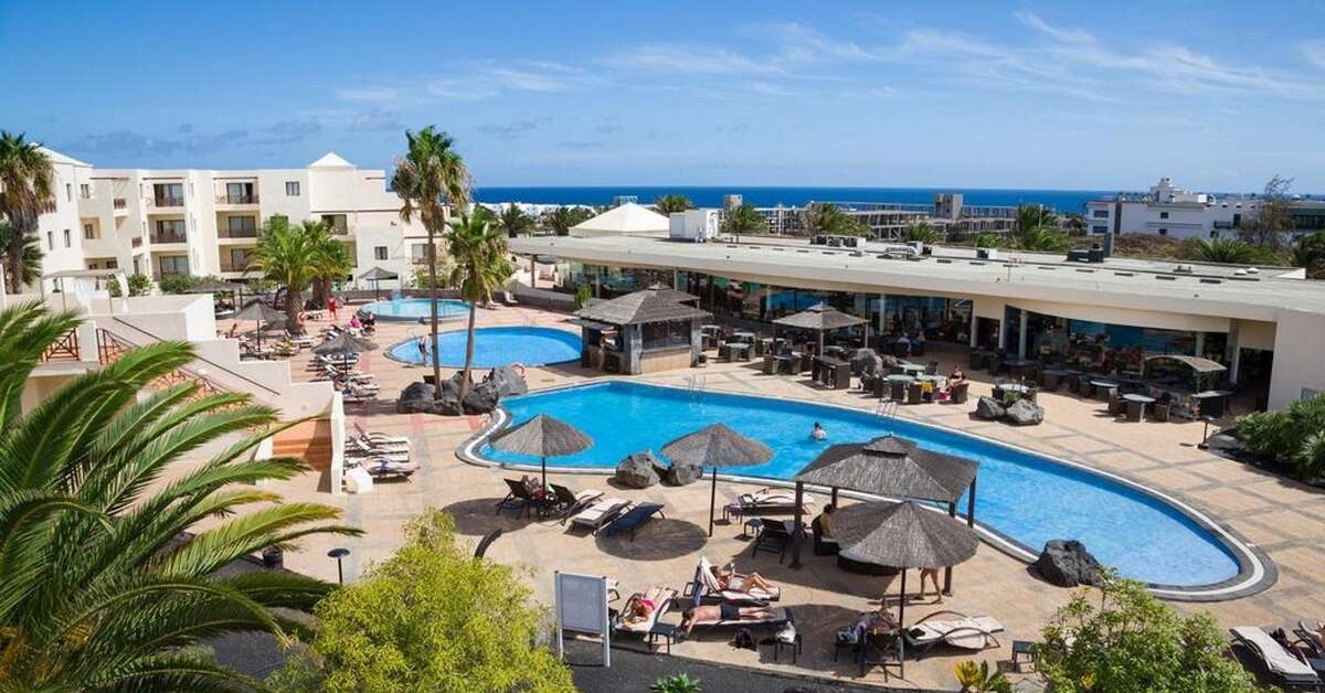 Een foto van het zwembad bij Vitalclass Lanzarote Sports & Wellness Center