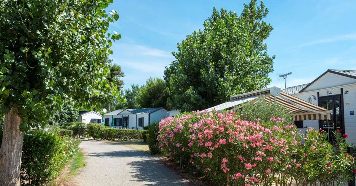 Een foto van de buitenkant van Domaine l'Ami Soleil Les Muriers