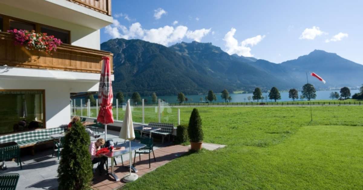 Een foto van het terras bij Hotel Bergland & Obertuschenhof