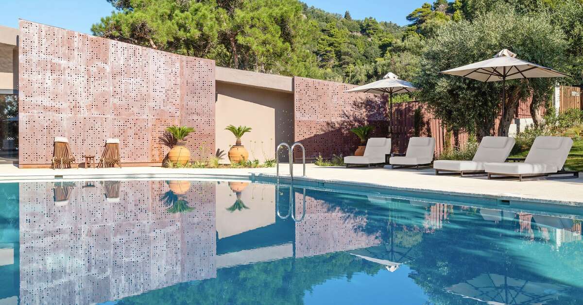 Een foto van het zwembad bij Domes of Corfu