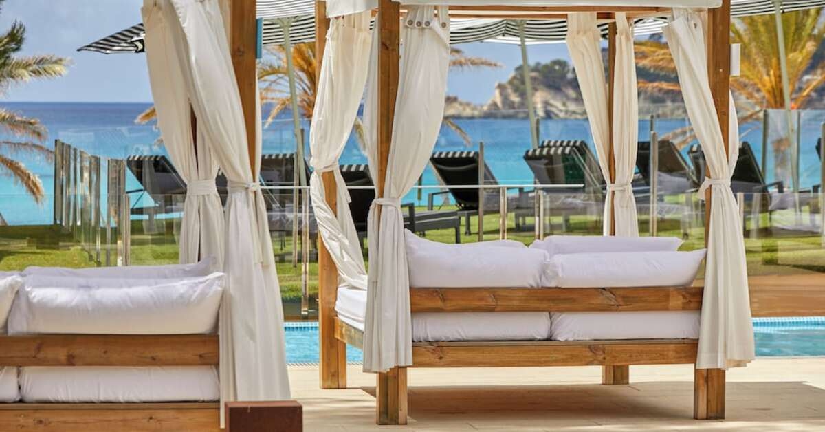 Ein Foto von der Terrasse im Secrets Mallorca Villamil Resort & Spa