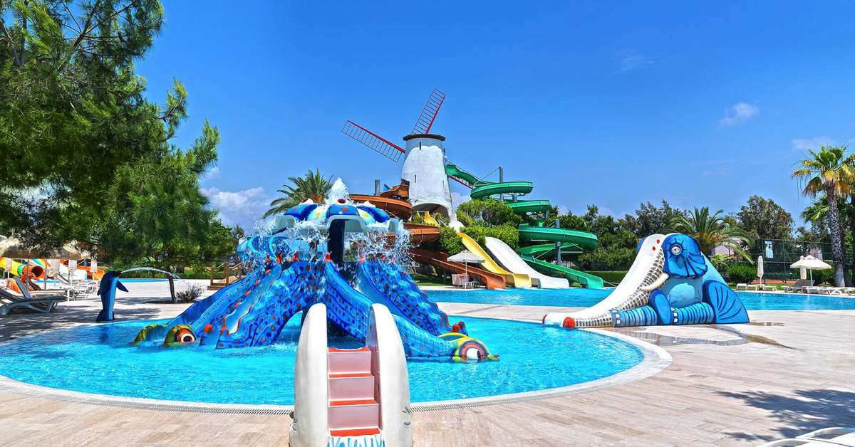 Een foto van het zwembad bij Sunrise Resort Hotel