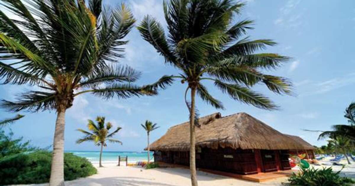 Een foto van het strand bij Barcelo Maya Grand Resort