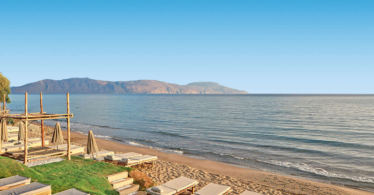Een foto van het strand bij Kimpton La Mer Resort & Spa