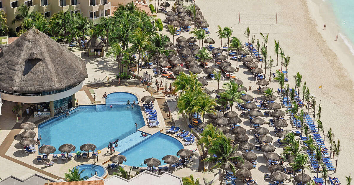 Een foto van het zwembad bij Viva Wyndham Maya