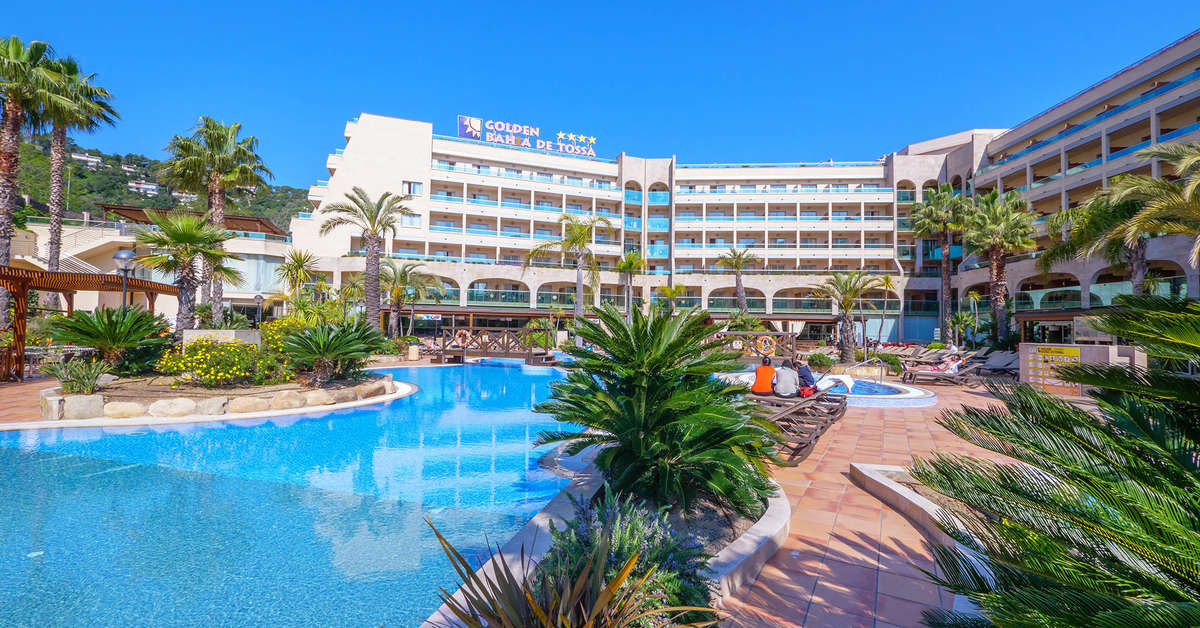 Een foto van de buitenkant van Golden Bahia de Tossa & Spa