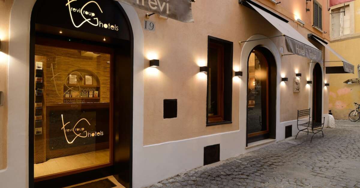 Een foto van de buitenkant van Hotel Trevi