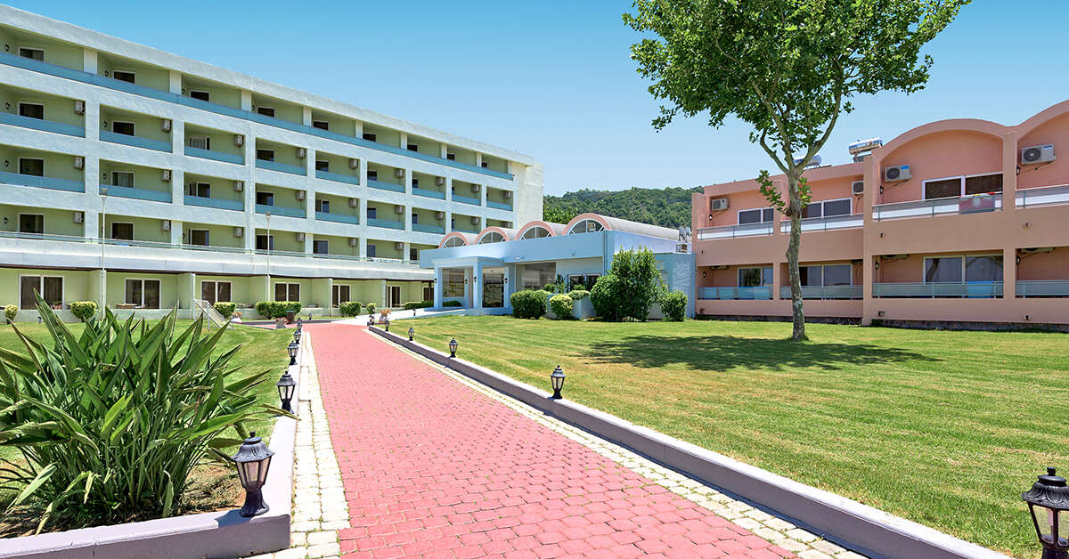 Een foto van de buitenkant van Avra Beach Resort Hotel & Bungalows