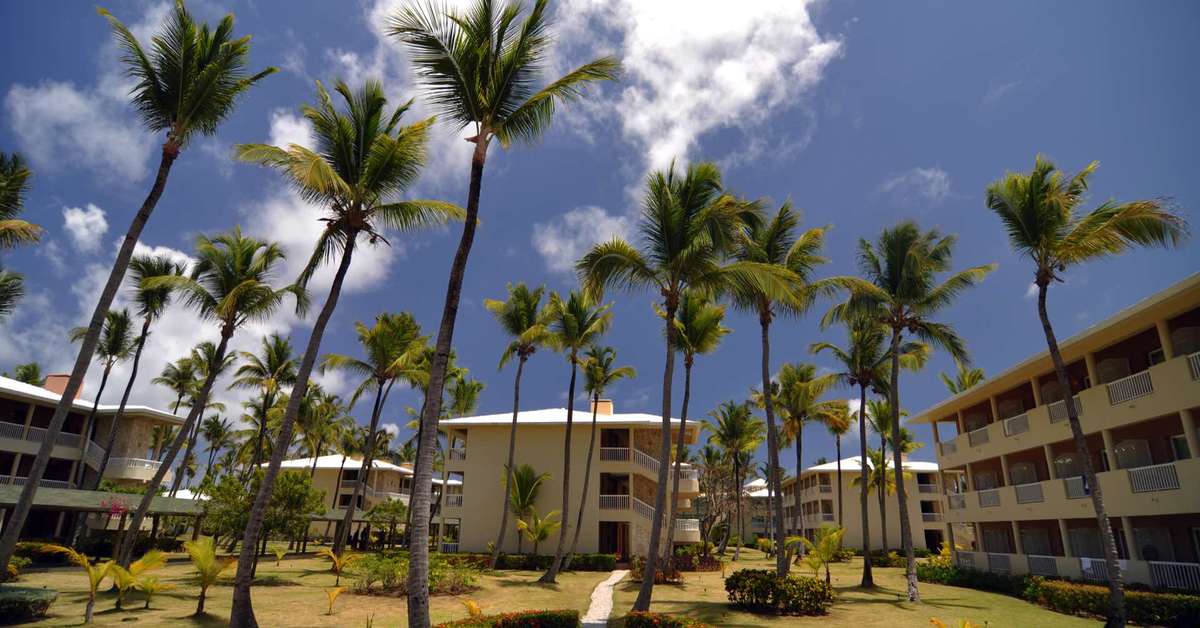 Een foto van het terras bij Grand Sirenis Punta Cana Resort
