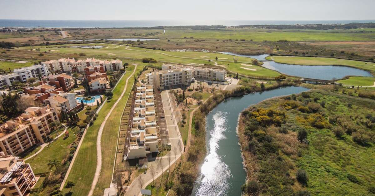Een foto van de buitenkant van Laguna Resort