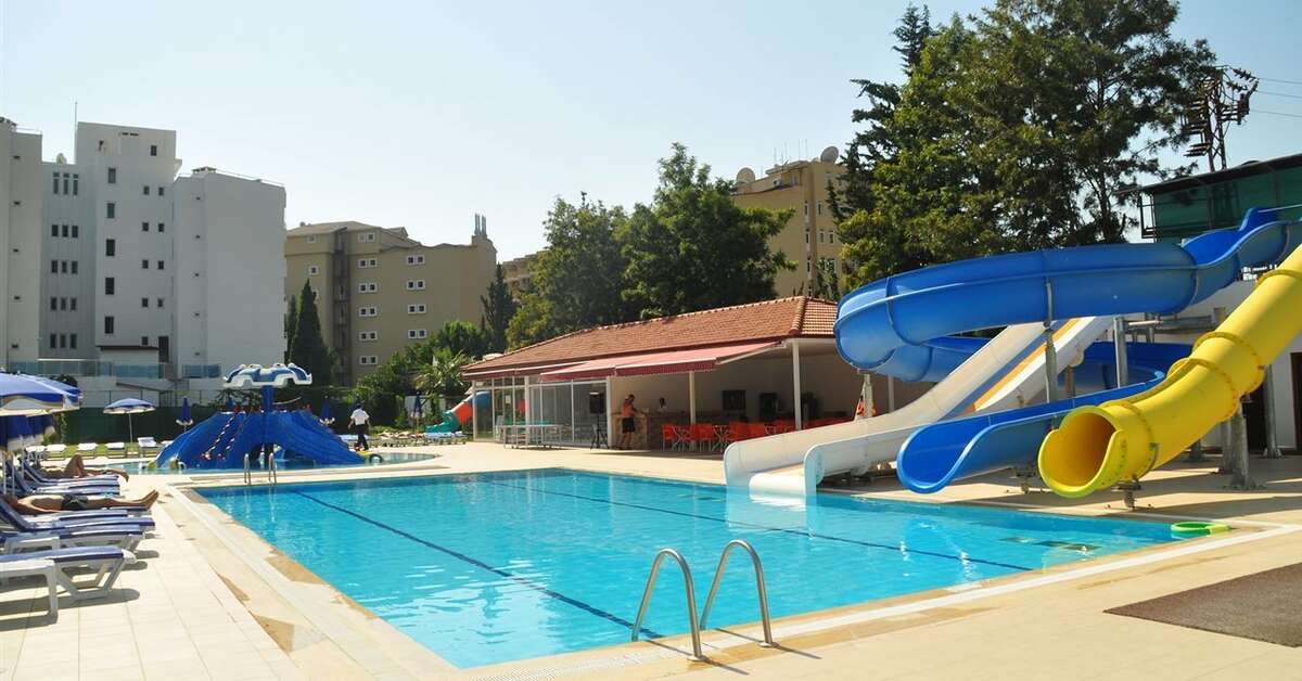 Een foto van het zwembad bij Blue Fish Hotel