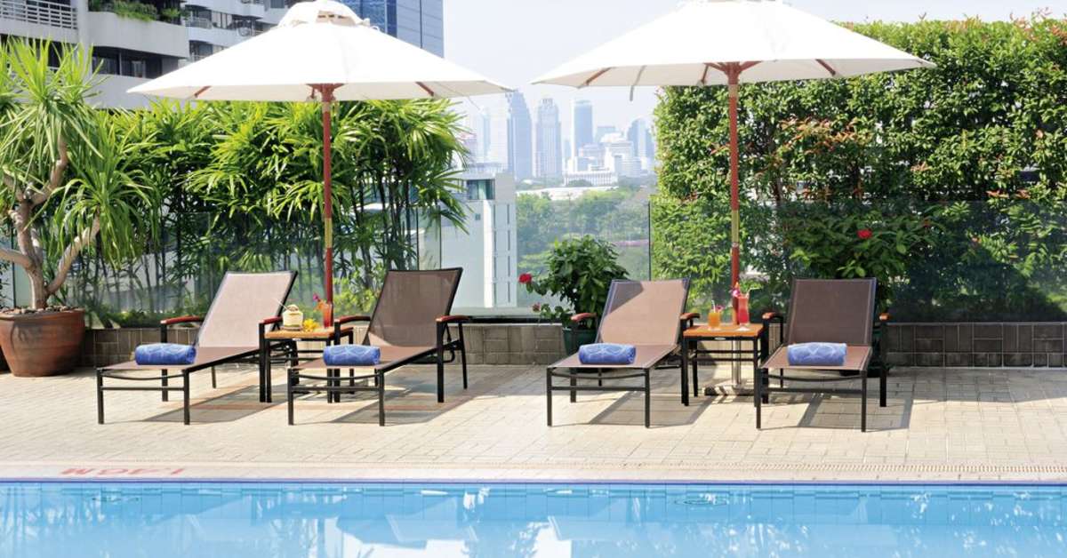 Een foto van het zwembad bij Rembrandt Hotel & Towers