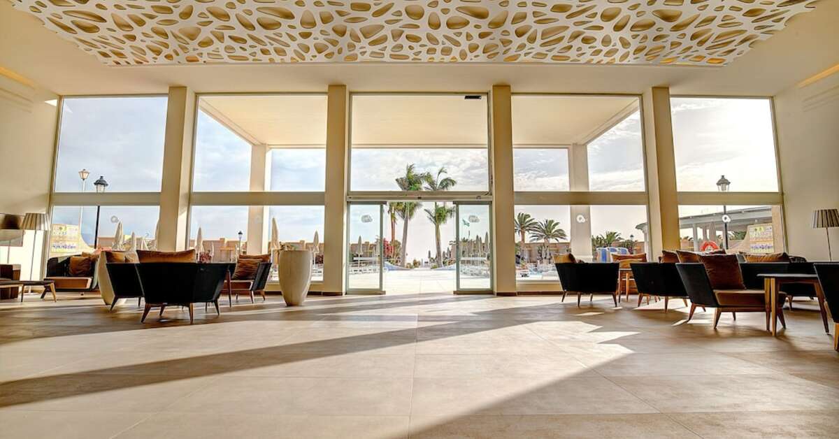 Een foto van het interieur van SBH Hotel Monica Beach Resort