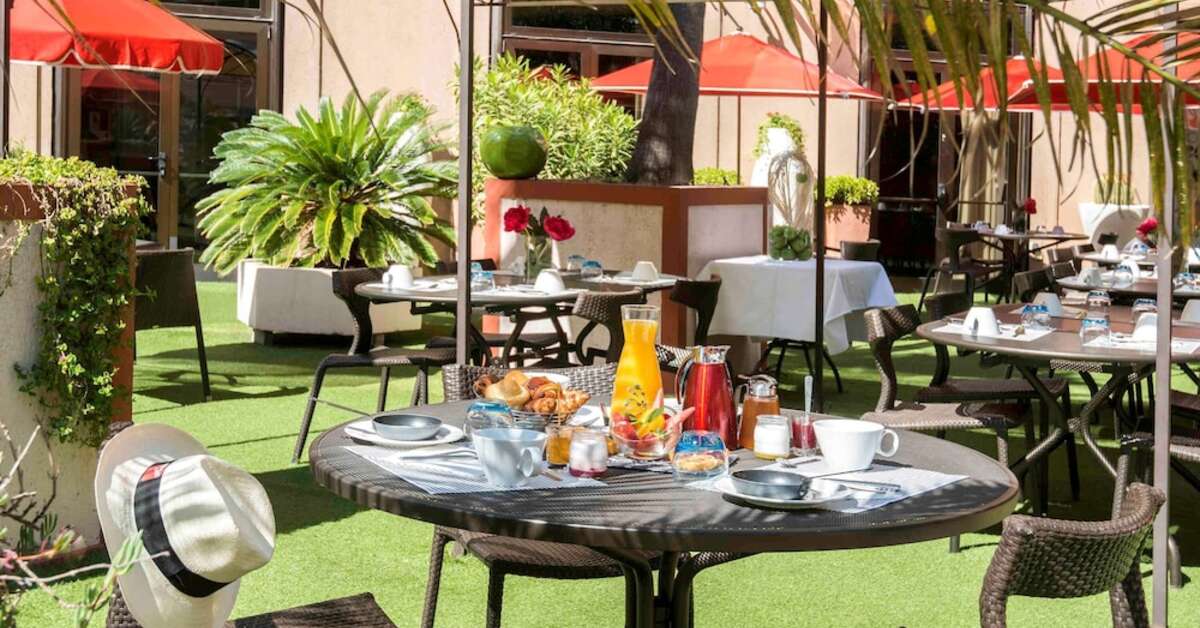 Een foto van het terras bij Novotel Nice Centre Vieux Nice