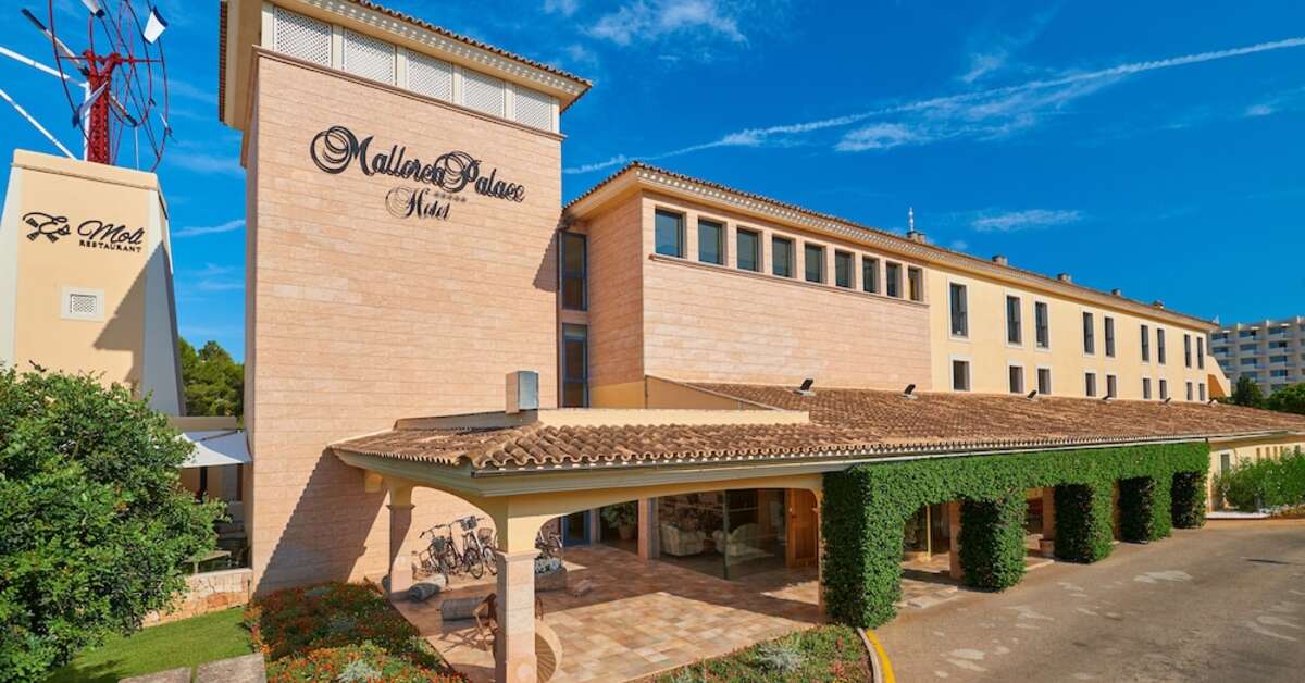 Een foto van de buitenkant van CM Mallorca Palace