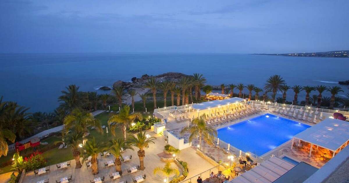 Een foto van het zwembad bij Hotel Queens Bay
