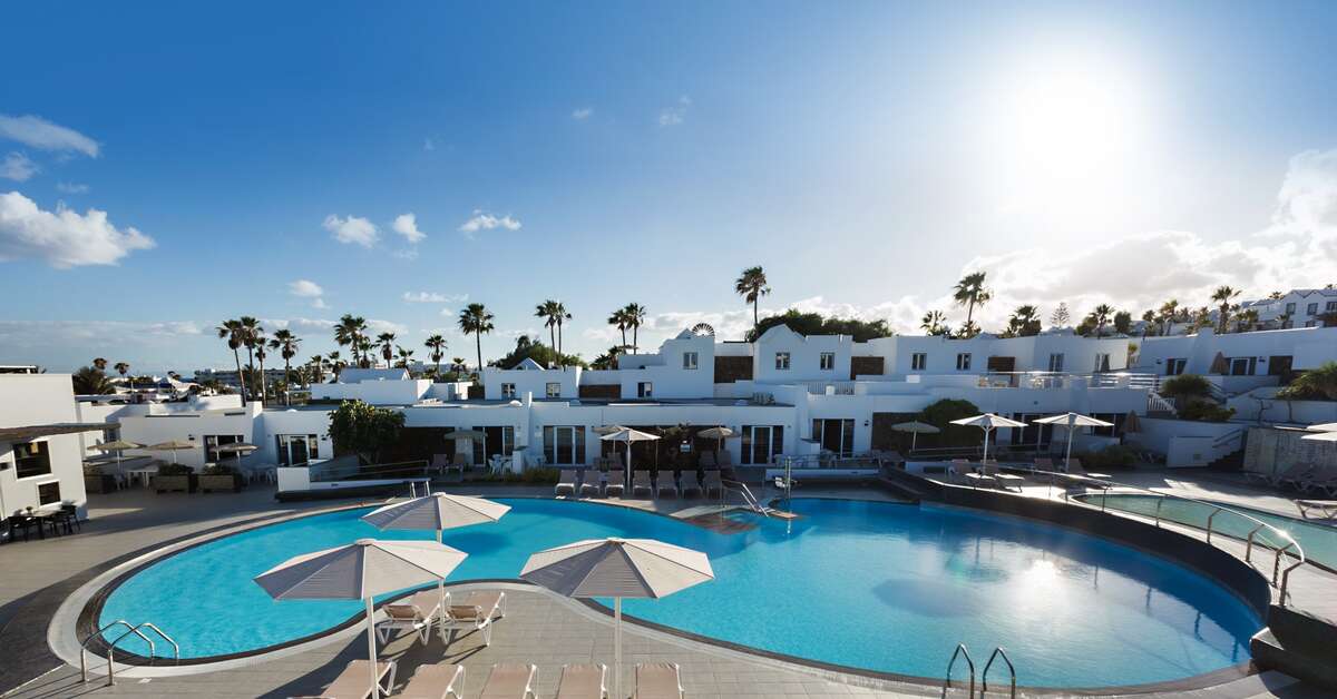 Een foto van het zwembad bij Nautilus Lanzarote