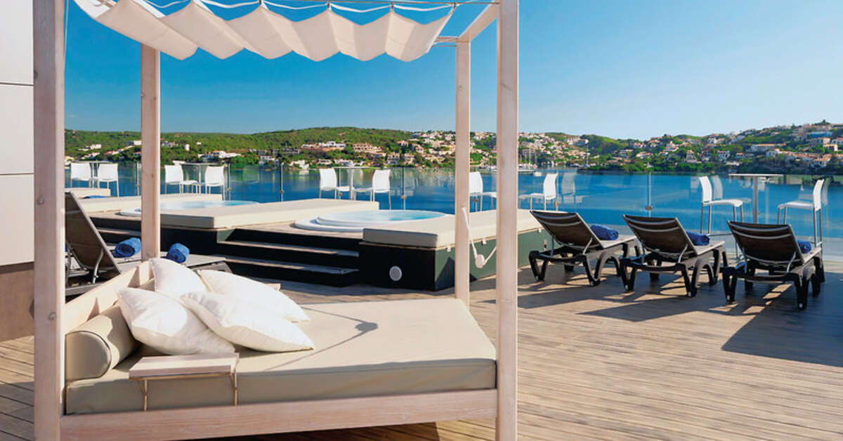 Een foto van het terras bij Barcelo Hamilton Menorca