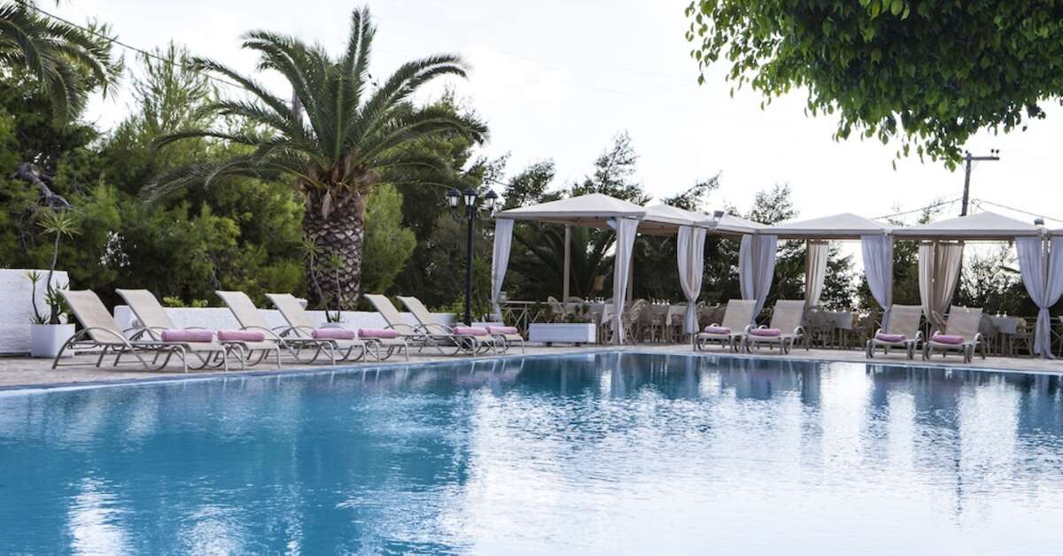 Een foto van het zwembad bij Princess Hotel