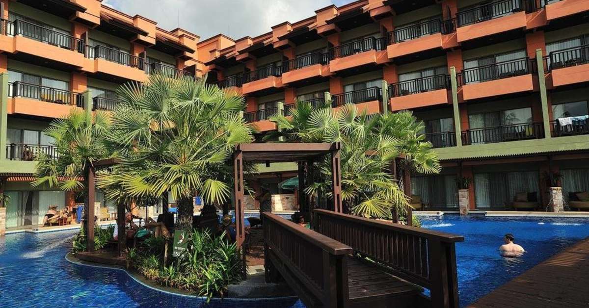 Een foto van het zwembad bij Courtyard Phuket Patong Beach Resort