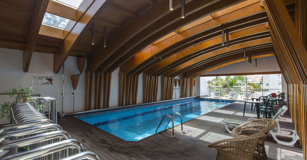 Een foto van het zwembad bij Hotel Ponta Delgada