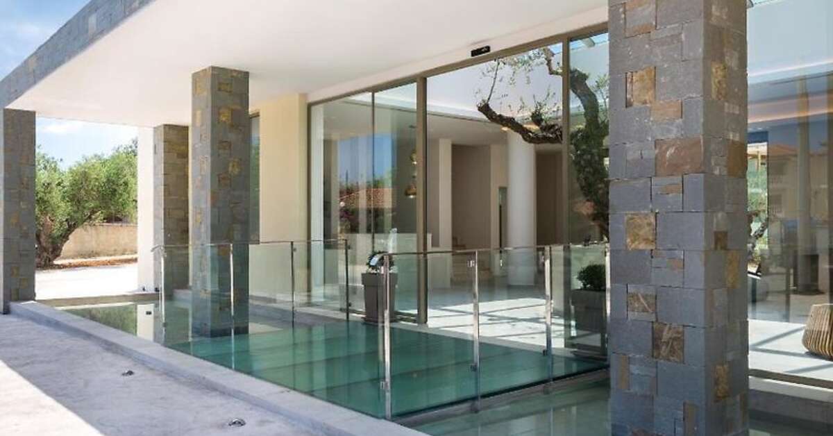 Een foto van de buitenkant van Tsamis Zante Suites