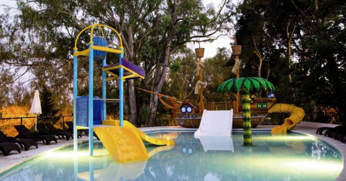 Een foto van het zwembad bij AluaSun Costa Park