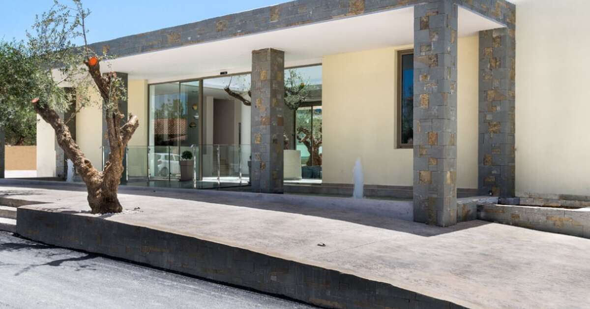 Een foto van de buitenkant van Tsamis Zante Suites