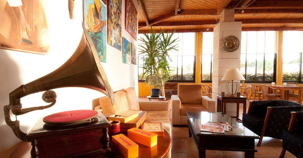 Een foto van het interieur van Luzmar Villas